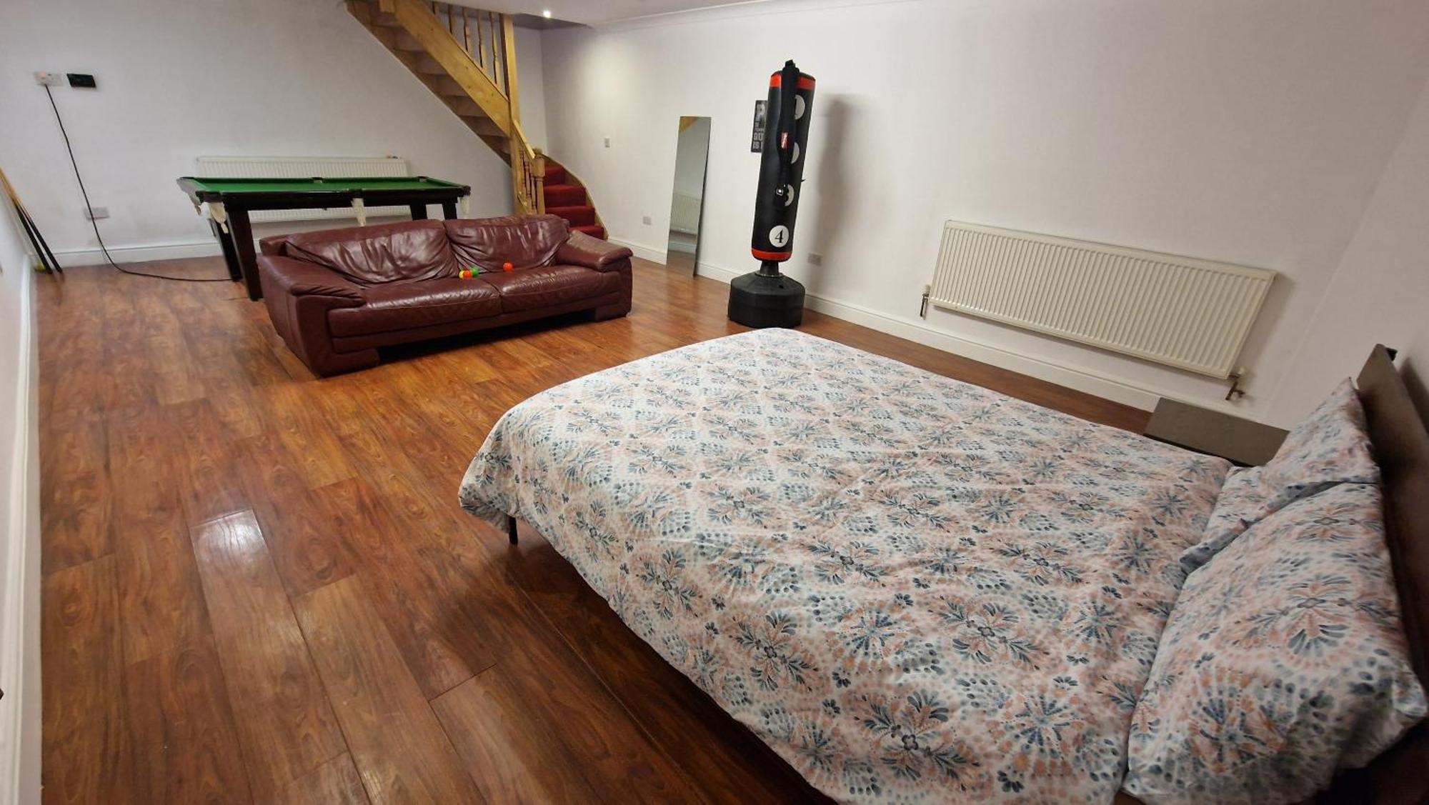 Large Annexe With Games Room Pool Table Ping Pong Air Hockey Movie Projector Γουίνσδορ Εξωτερικό φωτογραφία