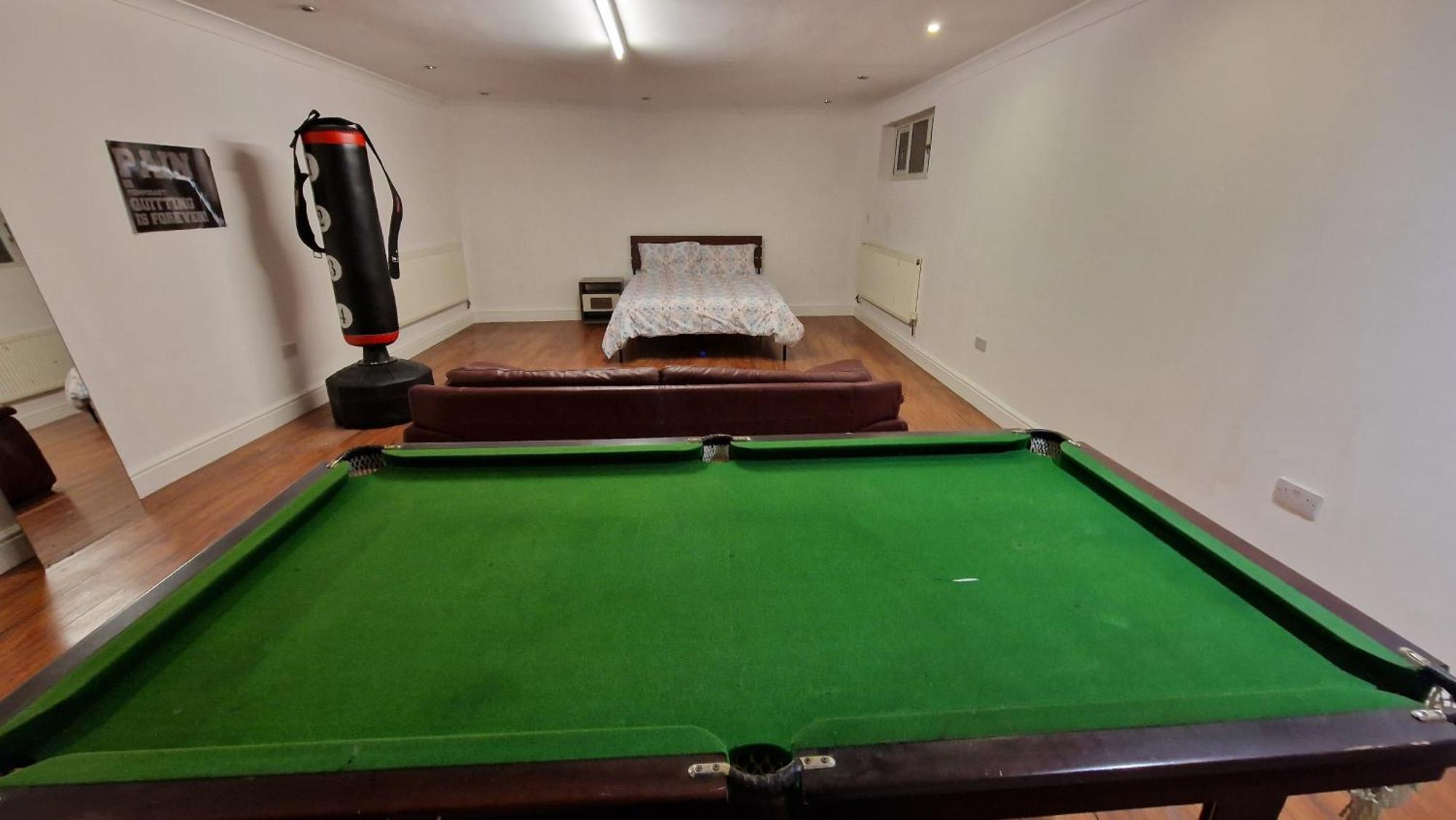 Large Annexe With Games Room Pool Table Ping Pong Air Hockey Movie Projector Γουίνσδορ Εξωτερικό φωτογραφία